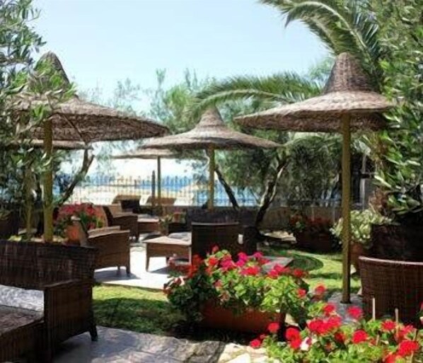 Se sirven desayunos y cenas; con vista a la playa 