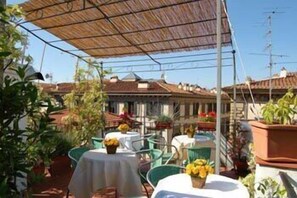 Outdoor dining - Novecento (Scicli)