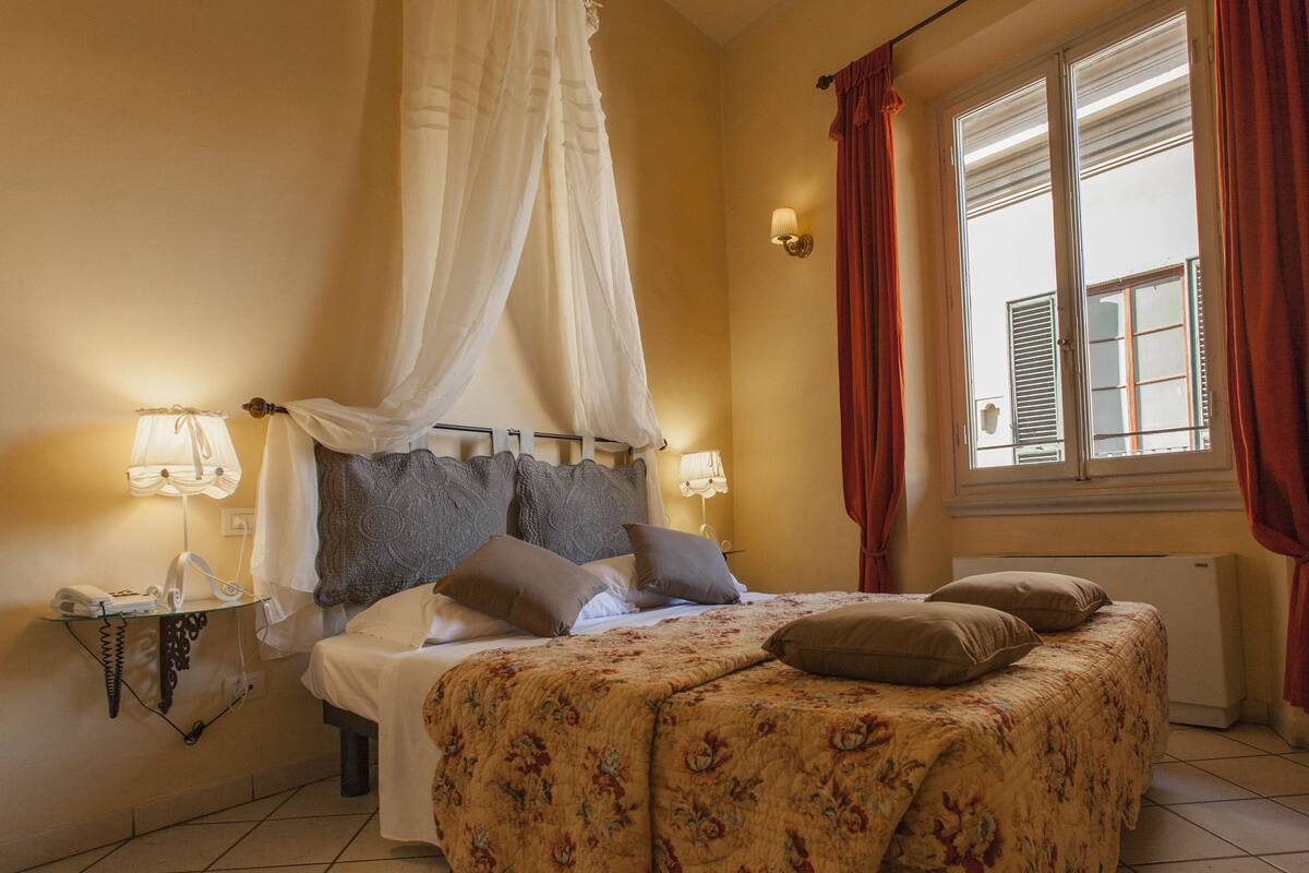 Double Room, Private Bathroom | Minibar, desk, blackout drapes, iron/ironing board (on request)