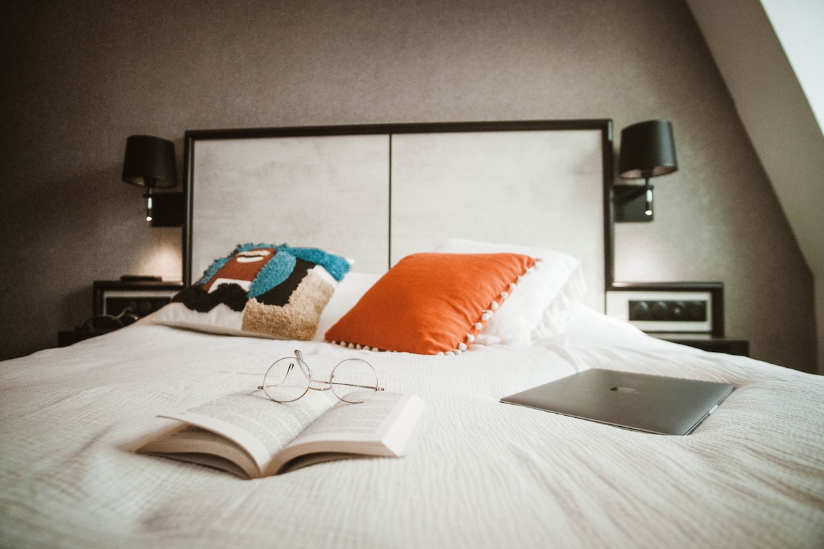 Superior Double Room | Peralatan tempat tidur premium, meja, ruang kerja komputer riba