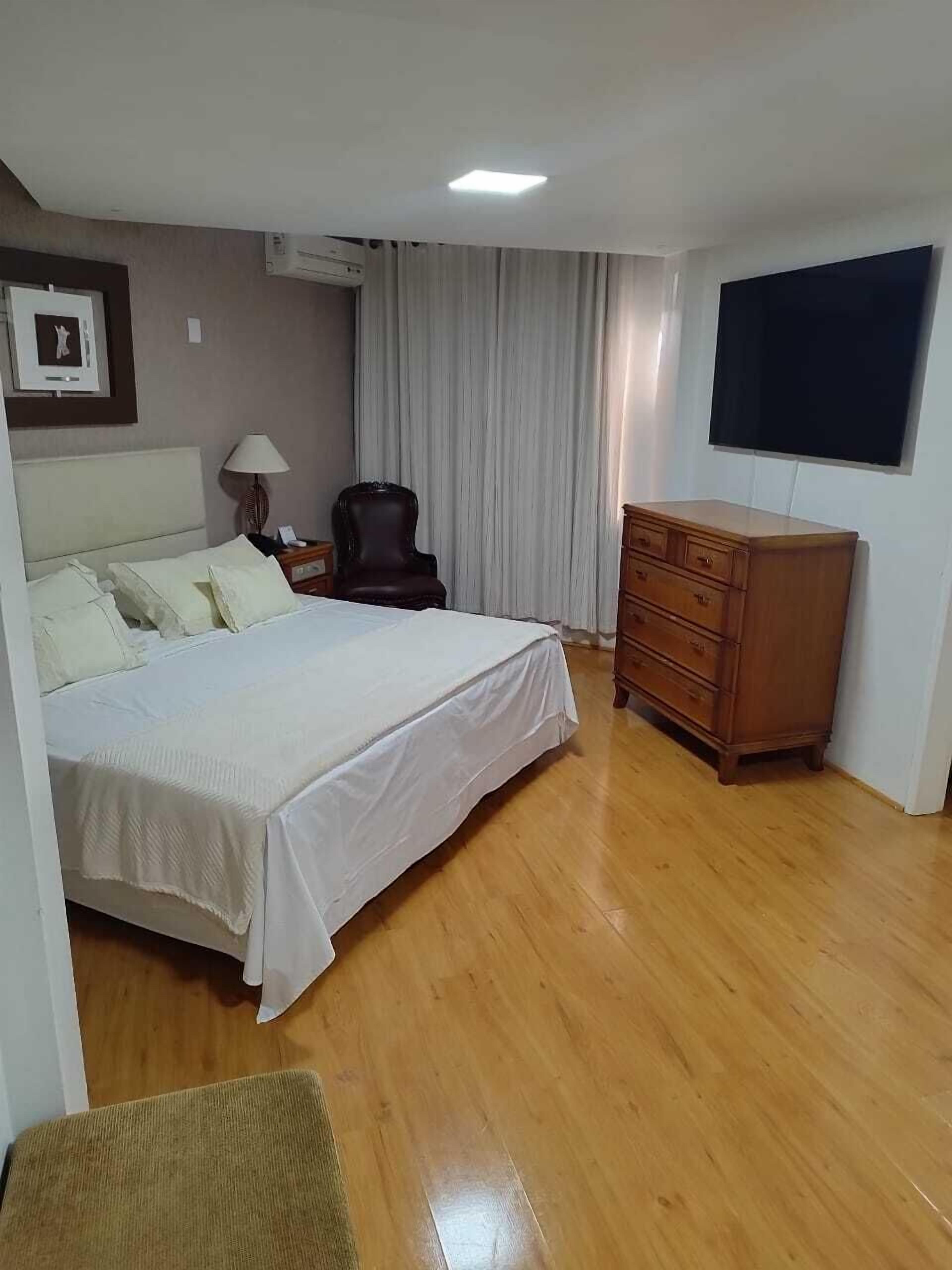 Minibar, coffres-forts dans les chambres, bureau, chambres insonorisées