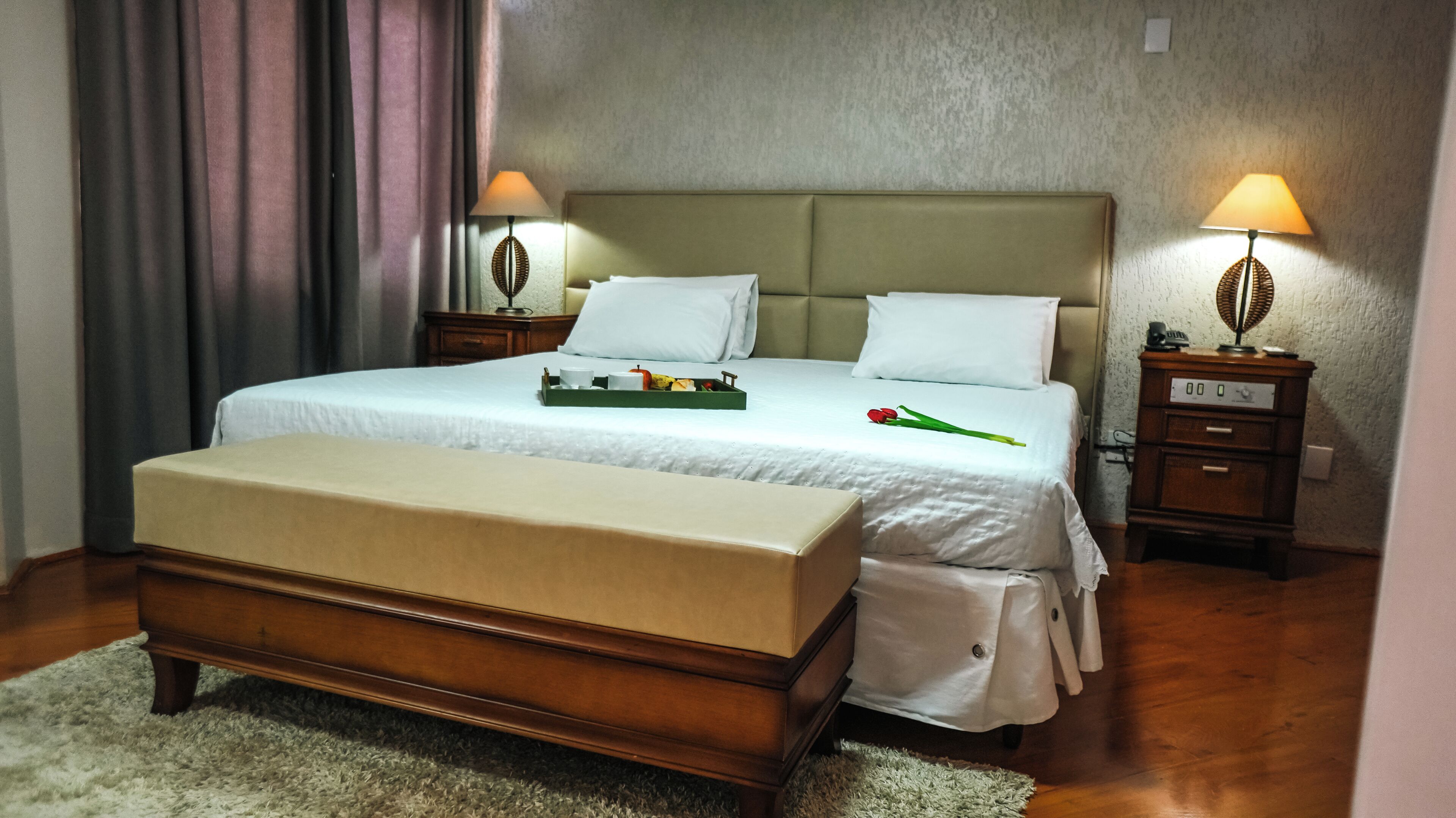 ห้องเพรสซิเดนเชียลสวีท | มินิบาร์, ตู้นิรภัยในห้องพัก, โต๊ะทำงาน, ห้องเก็บเสียง