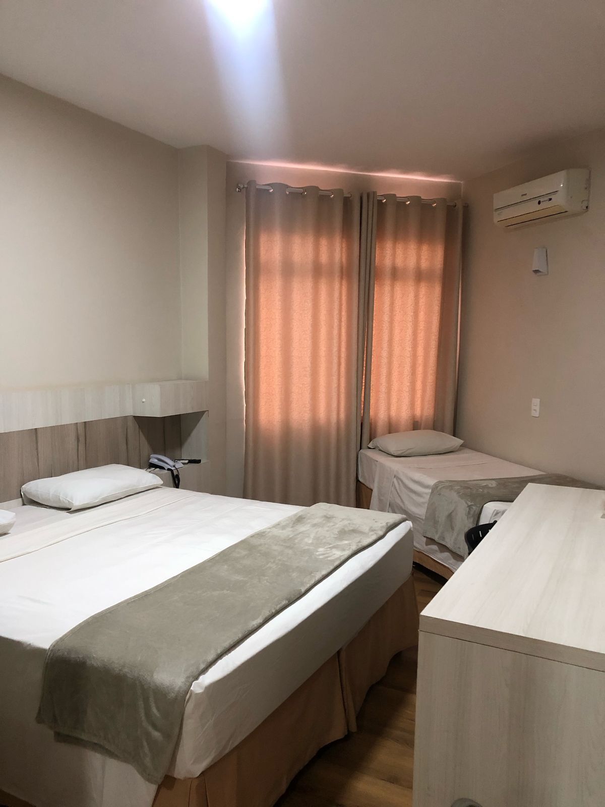 Deluxe Triple Room | Minibar, in-room safe, desk, soundproofing