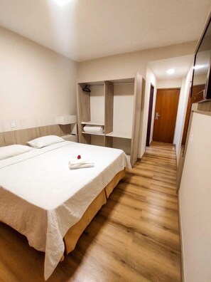 Télévision LCD de 32 pouces avec chaînes par câble, télévision