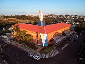 A hotel with a red roof and a prominent sign.