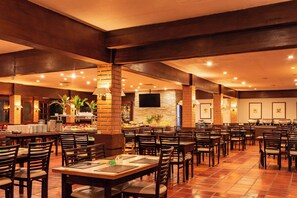 Breakfast, lunch and dinner served - Hotel Colonial Iguaçu (Foz do Iguaçu)