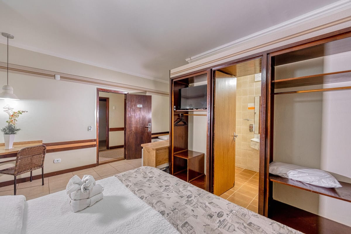 Minibar, una scrivania, insonorizzazione, Wi-Fi gratuito