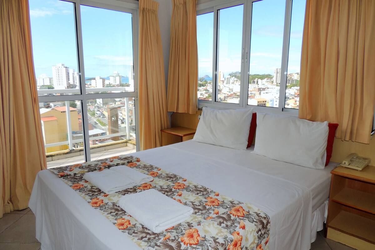 Standard-Doppelzimmer | Minibar, Schreibtisch, Verdunkelungsvorhänge, schallisolierte Zimmer