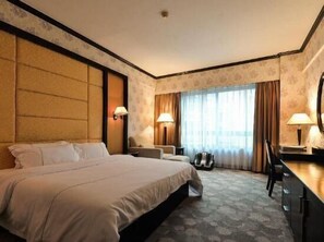 Minibar, in-room safe, alarm clocks