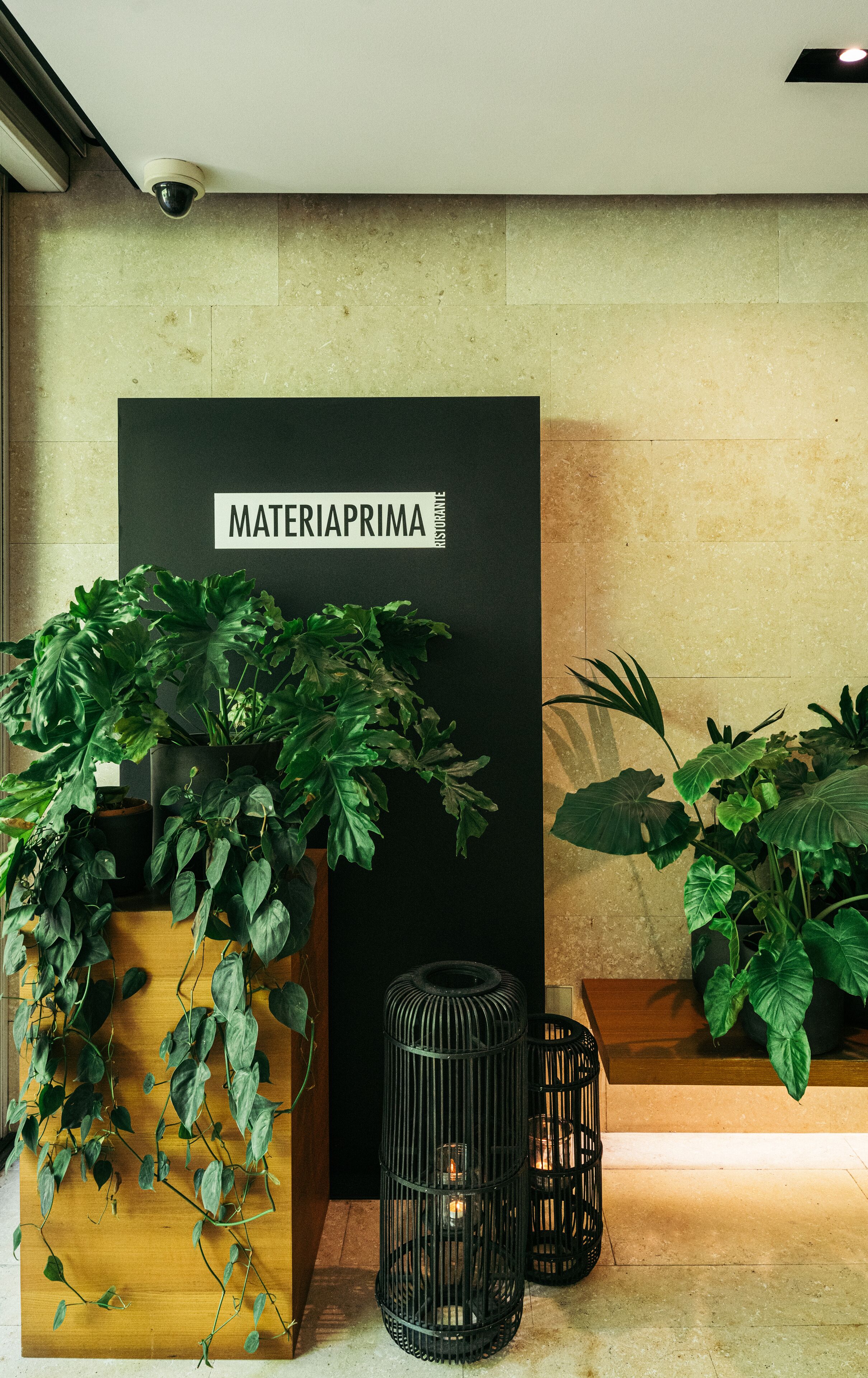 breakfast, lunch and dinner served