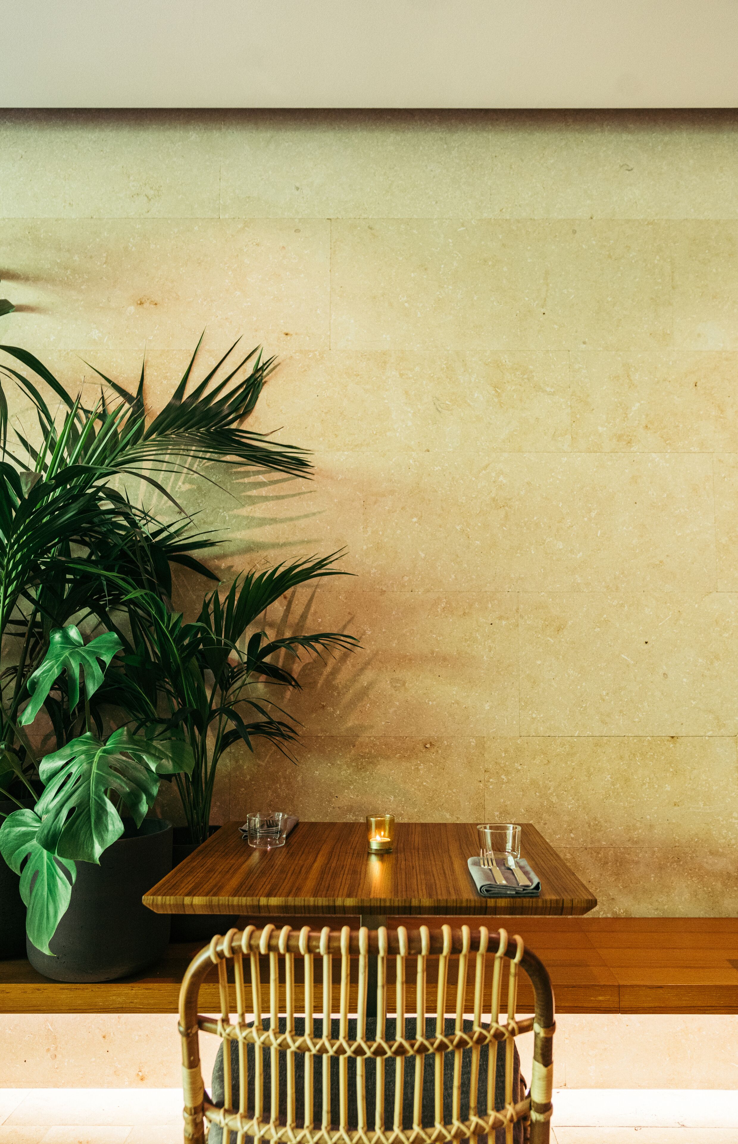 breakfast, lunch and dinner served