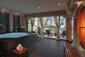 Indoor spa tub - Le Meridien Panama (Panama City)