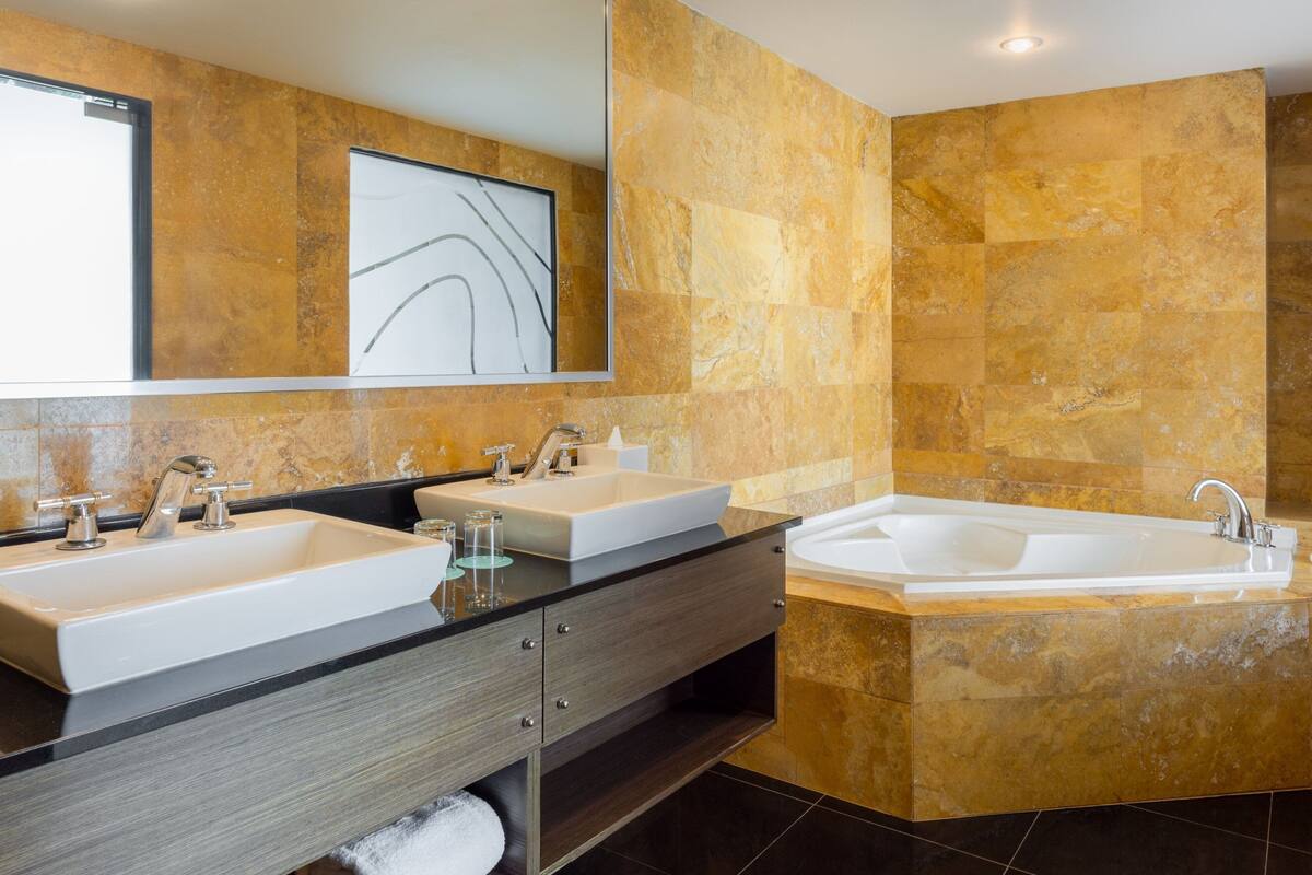 suite, 1 king bed | bathroom | free toiletries, hair dryer, bathrobes, slippers