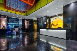 Lobby lounge
