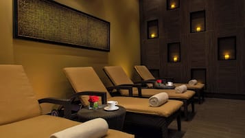 Un sauna, tratamientos corporales, aromaterapia, envolturas corporales