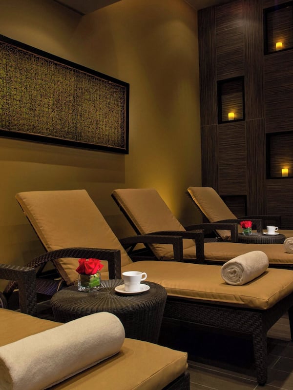 Un sauna, tratamientos corporales, aromaterapia, envolturas corporales