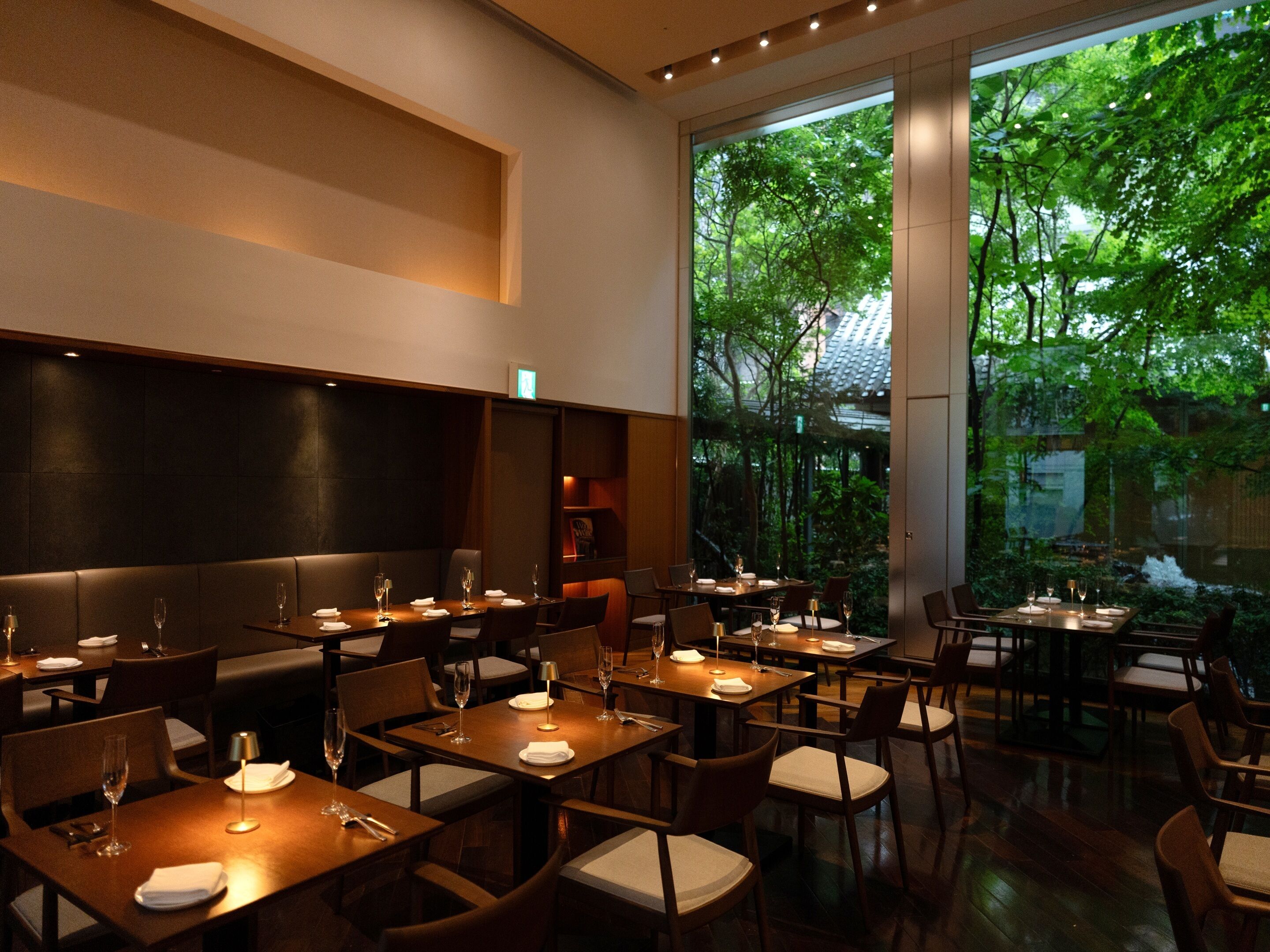 2 間餐廳；供應早餐、午餐和晚餐