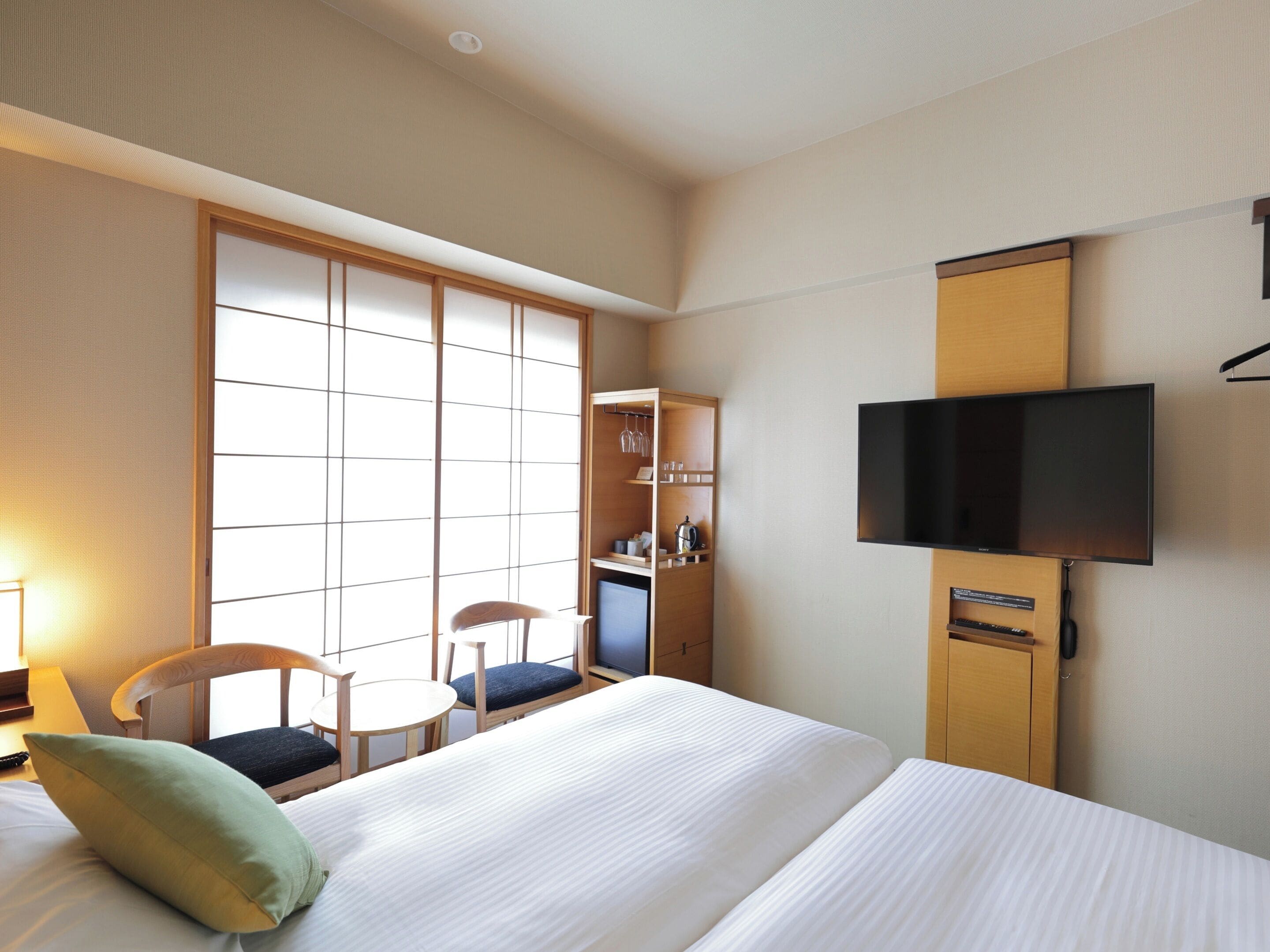 客房内保险箱、遮光窗帘、隔音、免费 WiFi