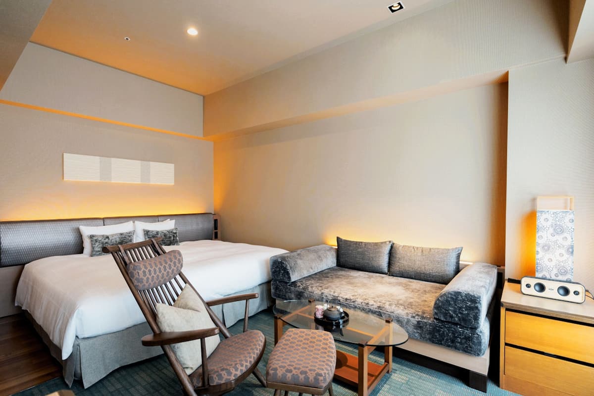 Premium Double Room, 1 King Bed, Non Smoking, Jetted Tub (High Floor)
