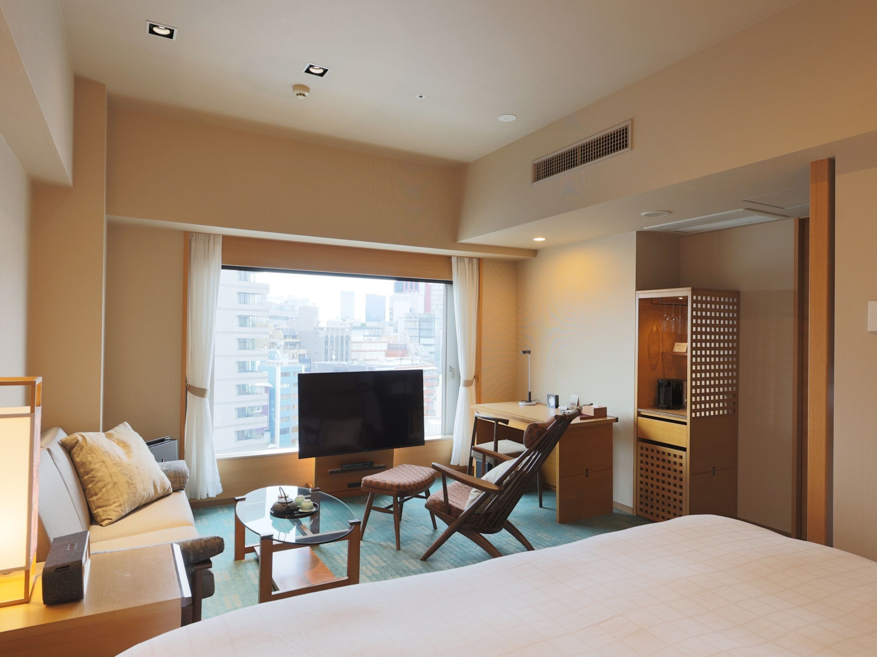 Premium Double Room, 1 King Bed, Non Smoking, Jetted Tub (High Floor)