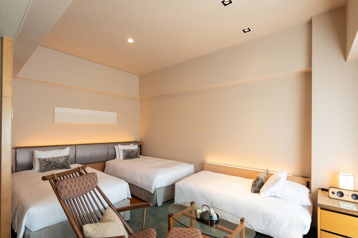 Premium Triple Room, Non Smoking, Jetted Tub (High Floor)