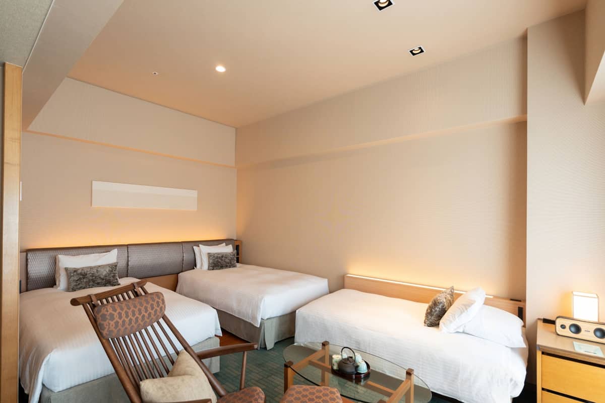 Premium Triple Room, Non Smoking, Jetted Tub (High Floor) | In-room safe, blackout drapes, soundproofing, WiFi (free)