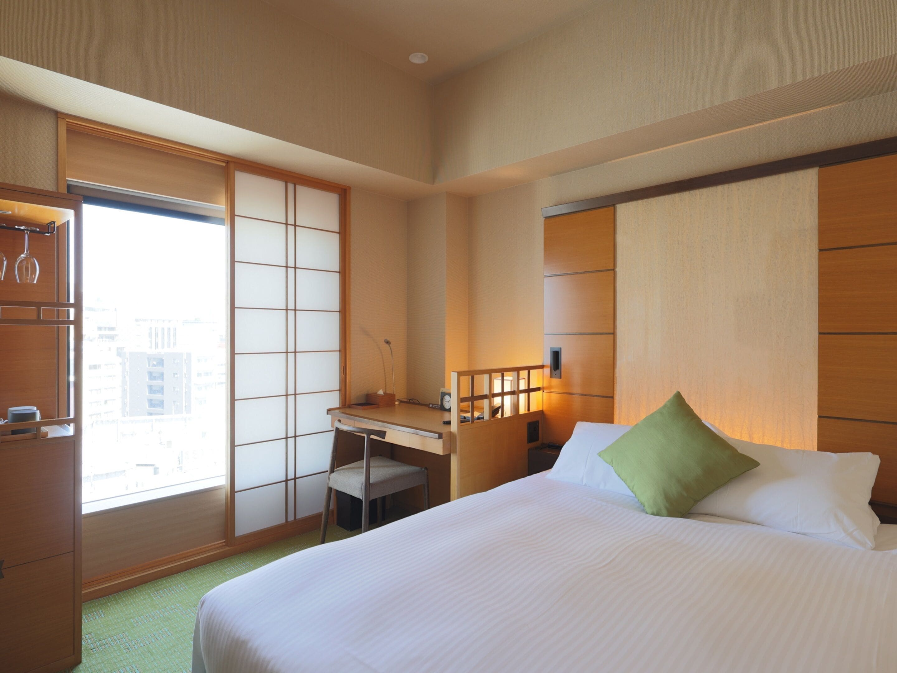 ห้องสแตนดาร์ดดับเบิล, เตียงควีนไซส์ 1 เตียง, ปลอดบุหรี่ (High Floor) | ตู้นิรภัยในห้องพัก, ผ้า ม่านกันแสง, ห้องเก็บเสียง, Wi-Fi ฟรี