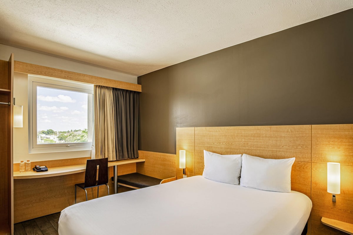 Standard Double Room, 1 Double Bed | In-room safe, desk, blackout curtains, soundproofing