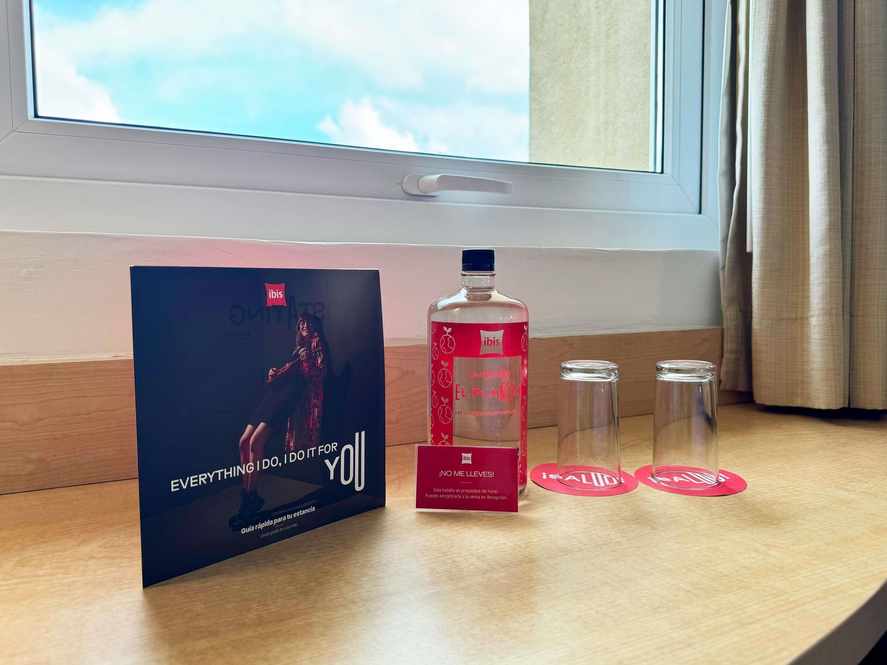 ห้องดับเบิล, เตียงใหญ่ 2 เตียง | ตู้นิรภัยในห้องพัก, โต๊ะทำงาน, ผ้าม่านกันแสง, ห้องเก็บเสียง