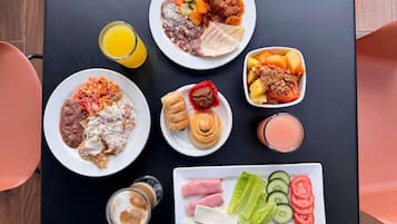 Päivittäinen buffetaamiainen (249 MXN per henkilö)