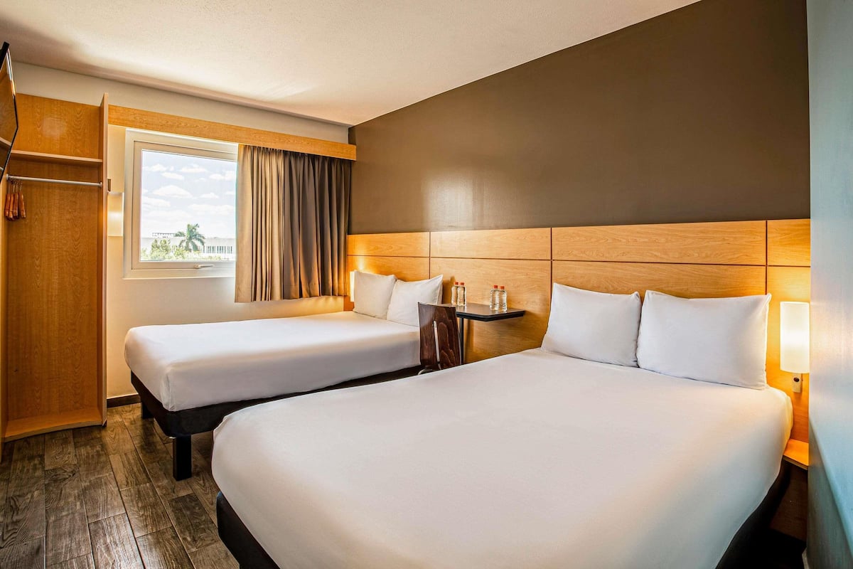 雙人房, 2 張標準雙人床 | 房內夾萬、書桌、遮光窗簾/窗簾、隔音