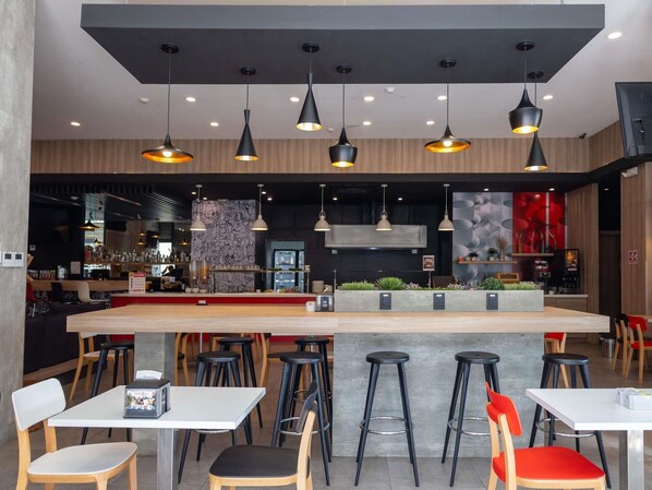 Breakfast, lunch, dinner served; Regional cuisine  - ibis Merida (Mérida)