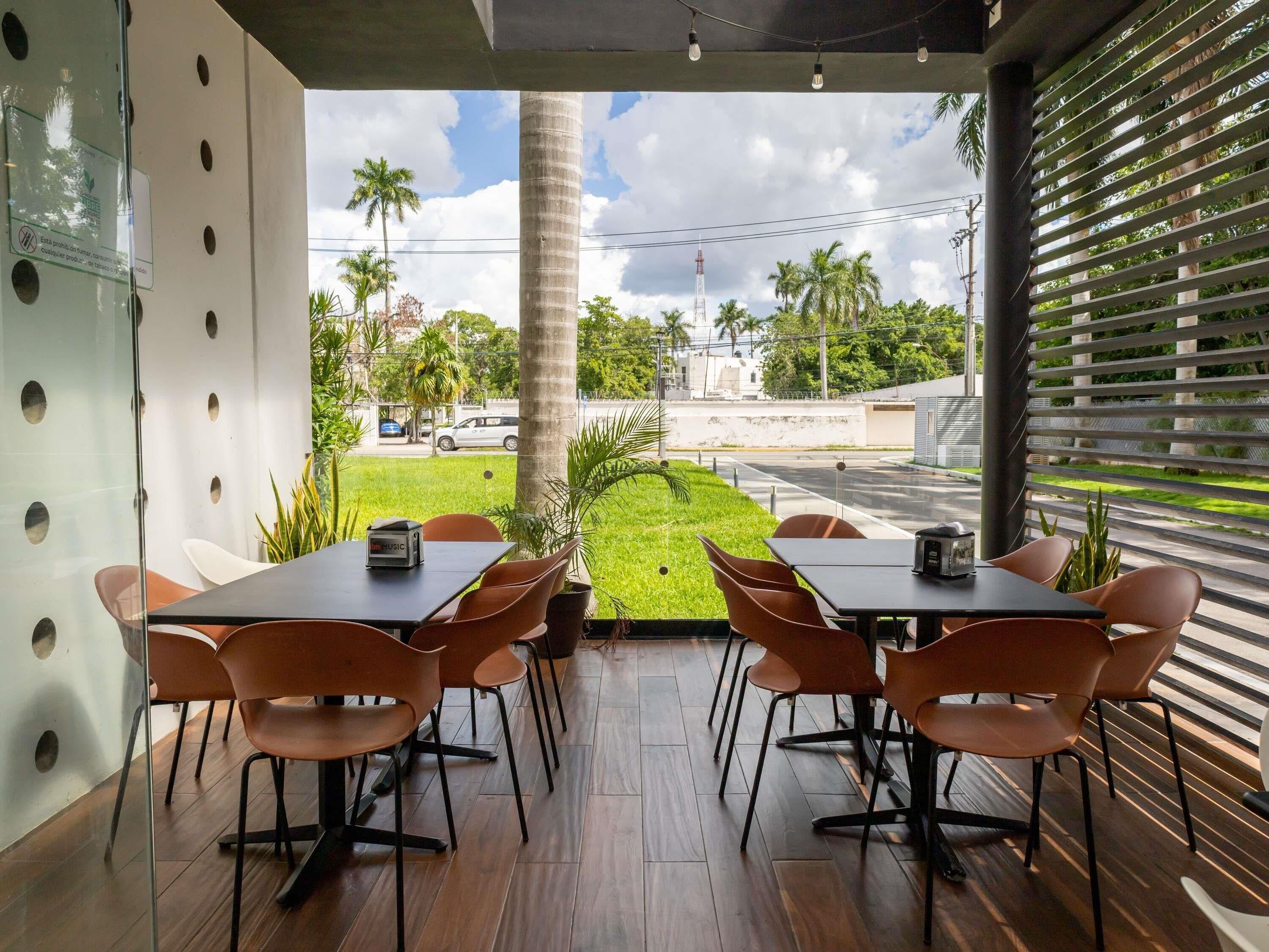 Café da manhã, almoço e jantar; culinária regional 
