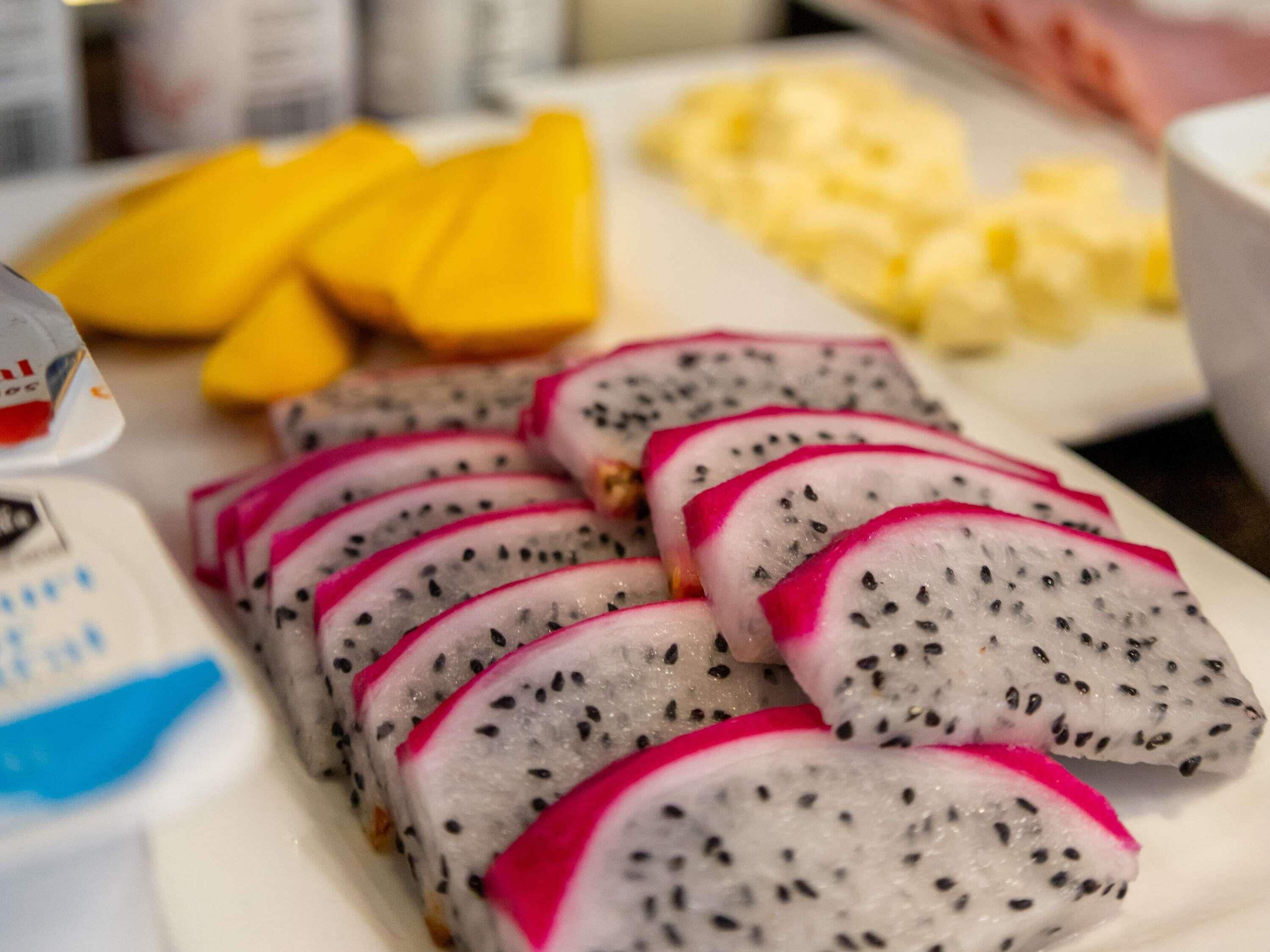 A plate with sliced dragon fruit and mango.