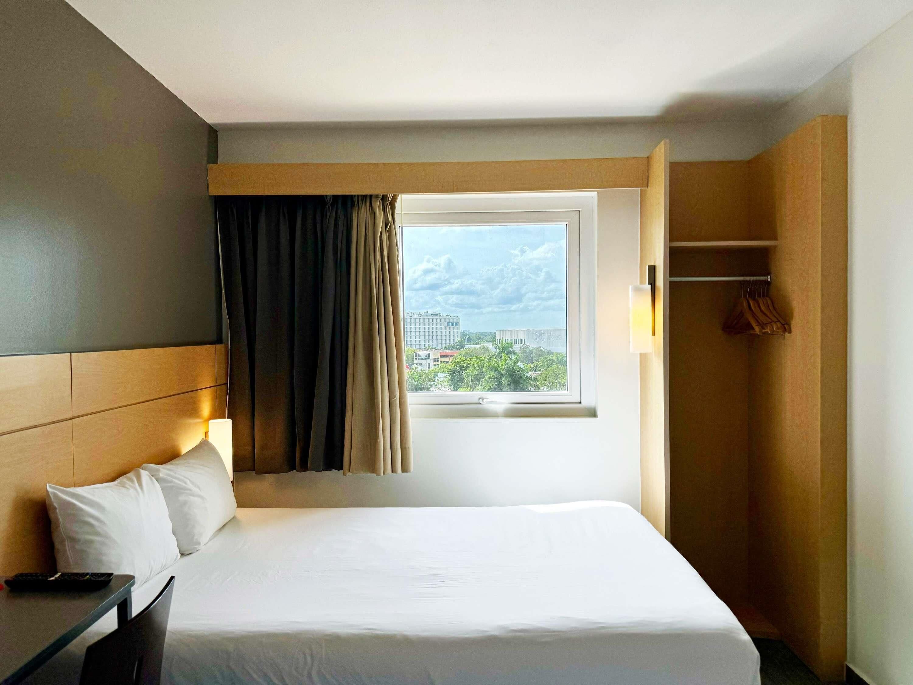 Standard Double Room, 1 Double Bed | In-room safe, desk, blackout drapes, soundproofing