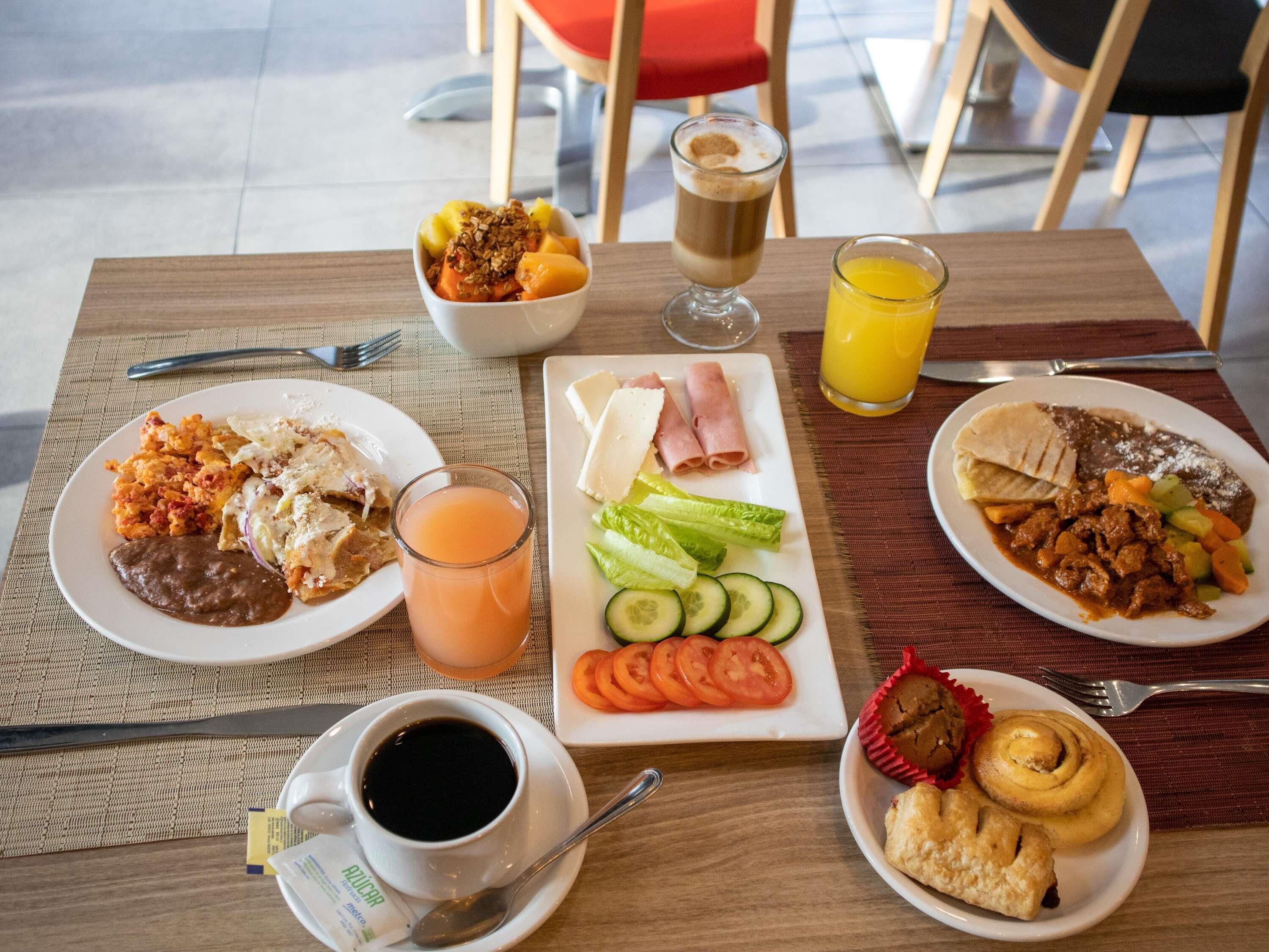 Daily buffet breakfast (MXN 249 per person)