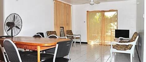 Basic Studio, 1 Bedroom | Living area