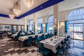 S'hi serveixen dinars, sopars i plats de cuina local 