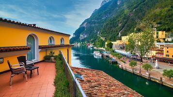 Suite | Minibar, in-room safe, desk, free WiFi