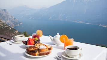 Colazione a buffet inclusa