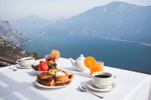 Free buffet breakfast