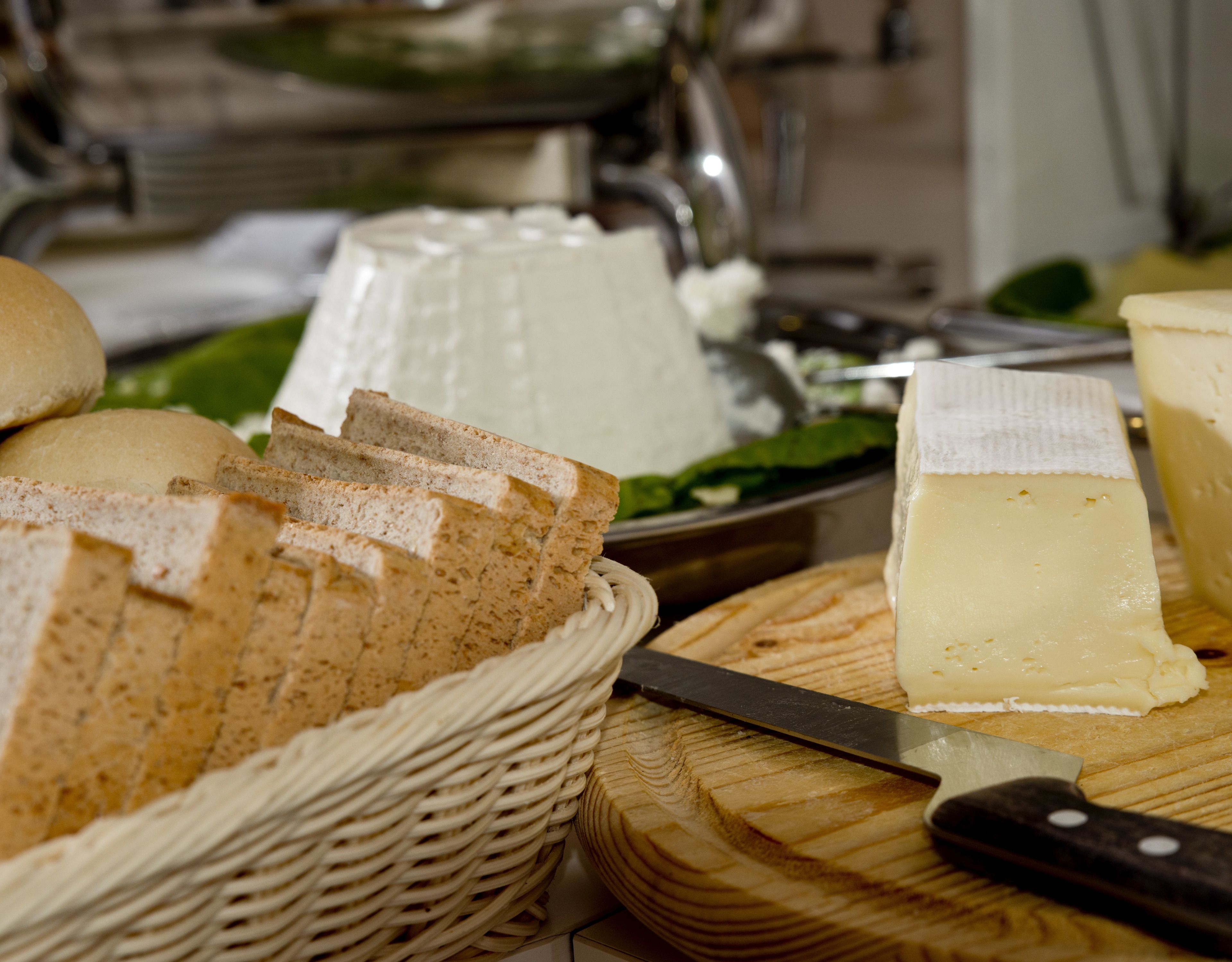 daily continental breakfast (eur 8 per person)