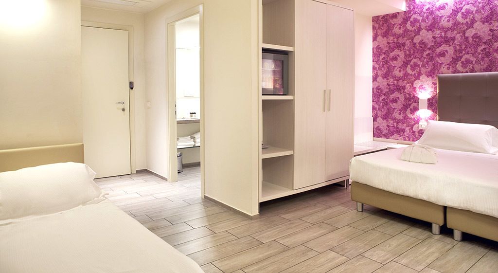 standard double room | 1 bedroom, minibar, in-room safe, blackout curtains