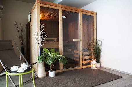 Sauna, hot tub, Turkish bath, body treatments, sports massages, facials