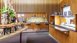 Café da manhã com buffet todos os dias (EUR 20 por pessoa)