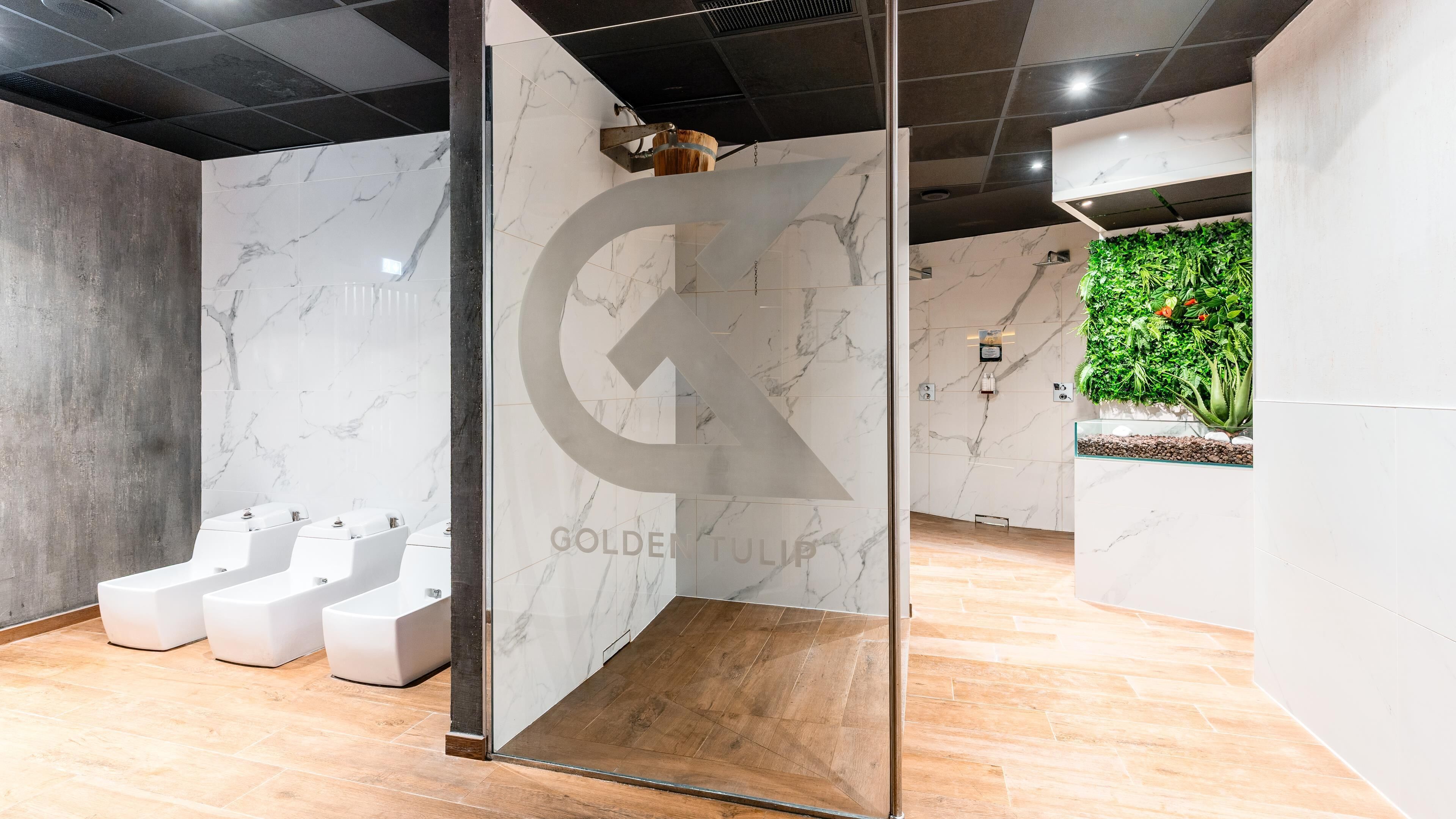 Behandlingsrom for par, badstue, boblebad og kroppsbehandlinger