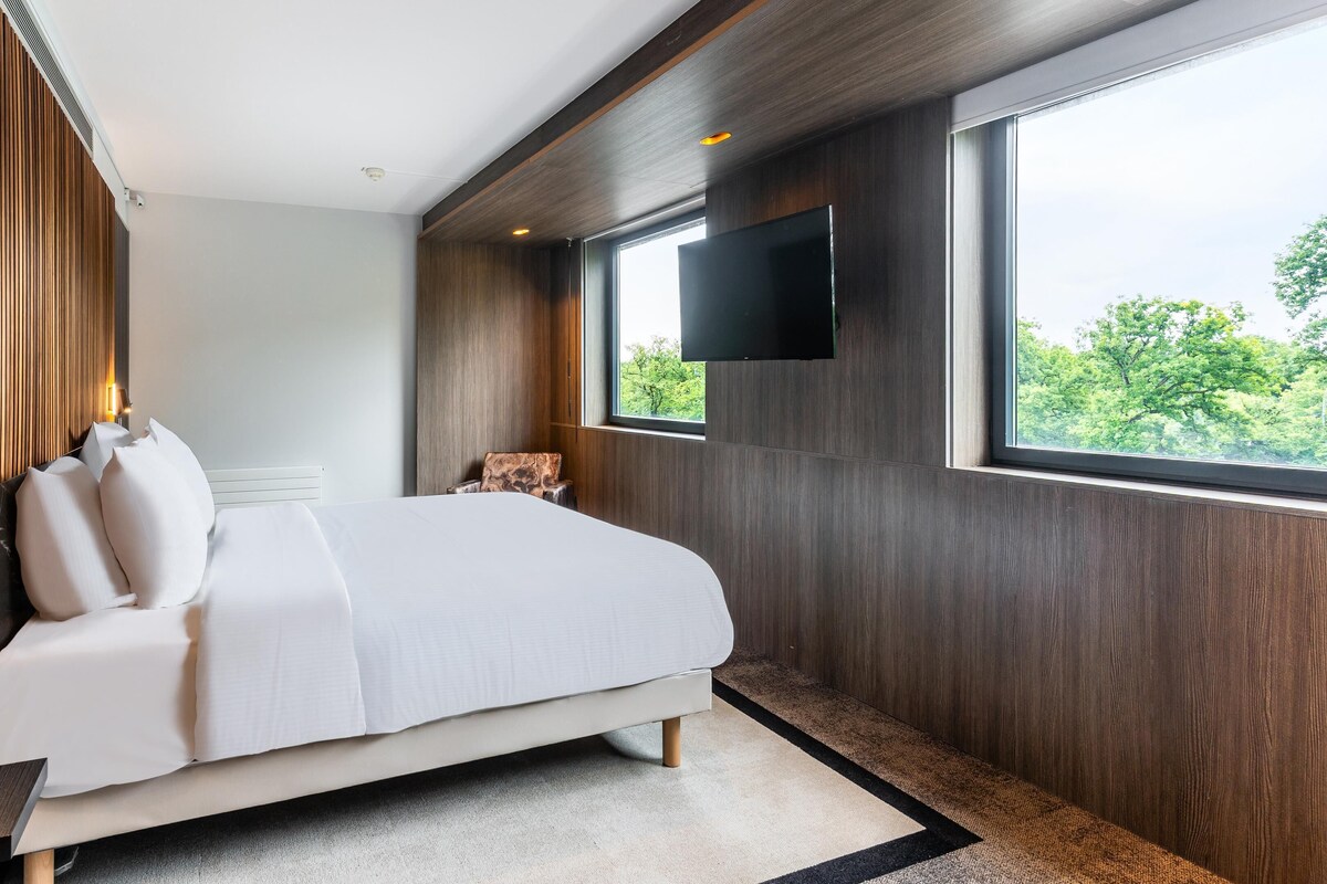 Phòng Superior, 1 giường cỡ queen | Bộ đồ giường cao cấp, minibar, két bảo mật tại phòng, bàn 