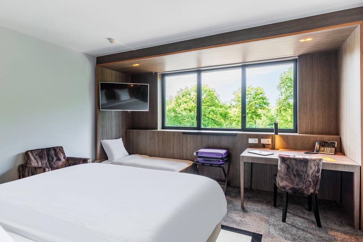 Camera Executive, 1 letto queen, vasca da bagno | Biancheria da letto di alta qualità, minibar, una cassaforte in camera