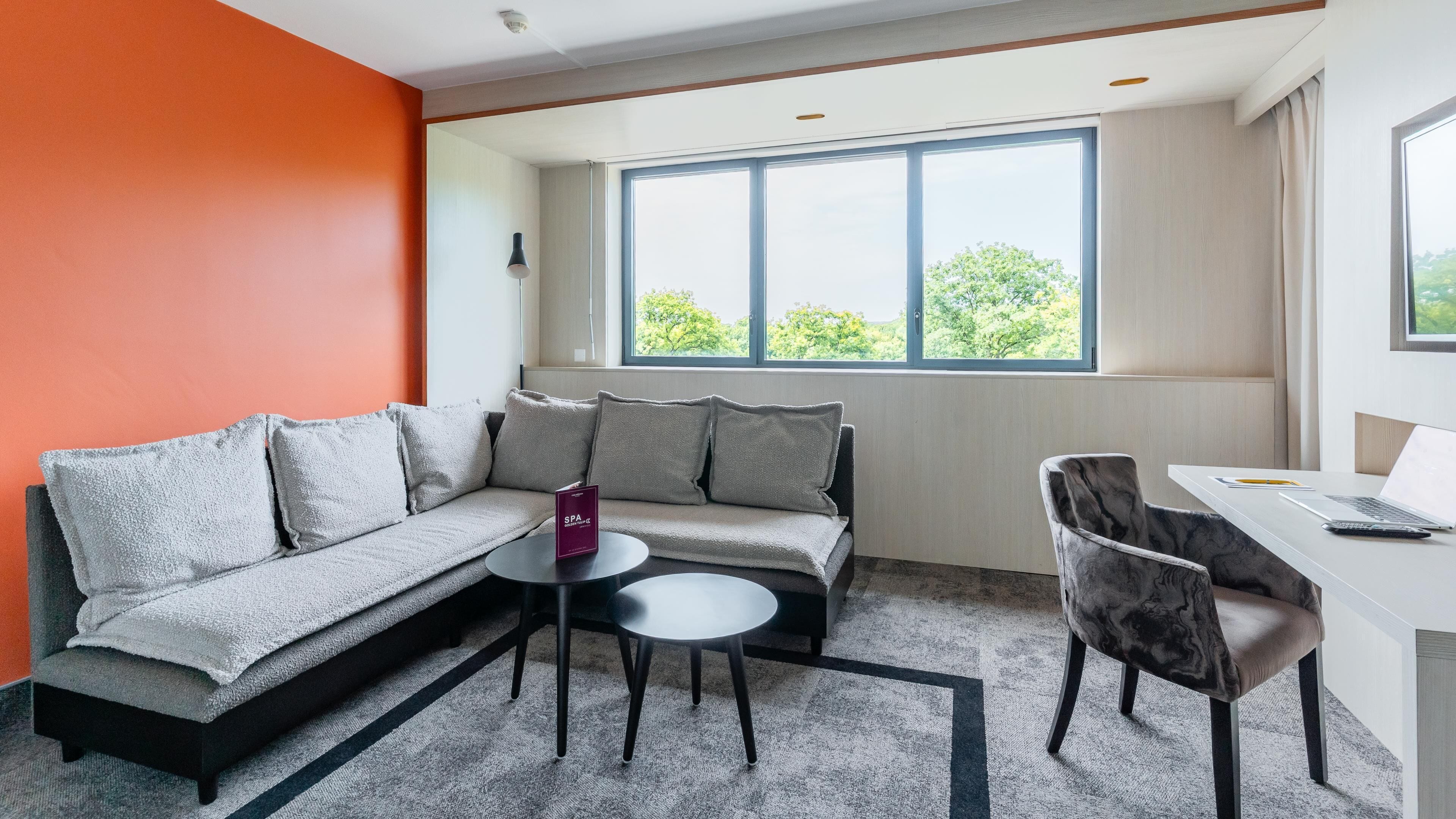 junior suite, 1 king bed, bathtub | premium bedding, minibar, in-room safe, desk