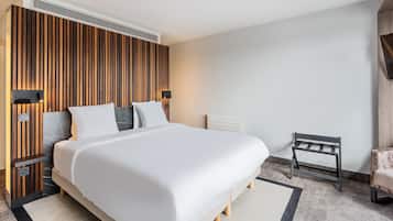 Superior Room, 1 Queen Bed | Premium bedding, minibar, in-room safe, desk